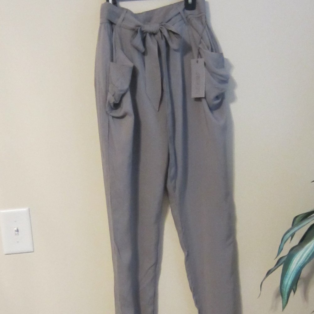Jennifer Lopez - size med- gray- tapered 100% rayon pants